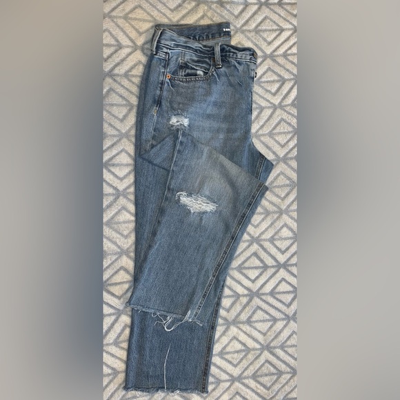 Old Navy High Rise Slouchy Boyfriend Distressed Jeans Size 12 - Picture 3 of 4